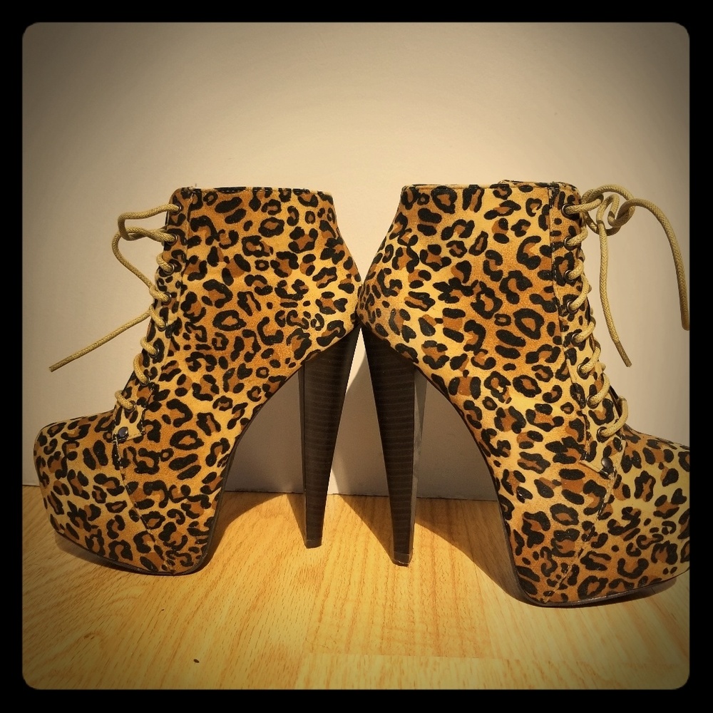 Heeled booties
